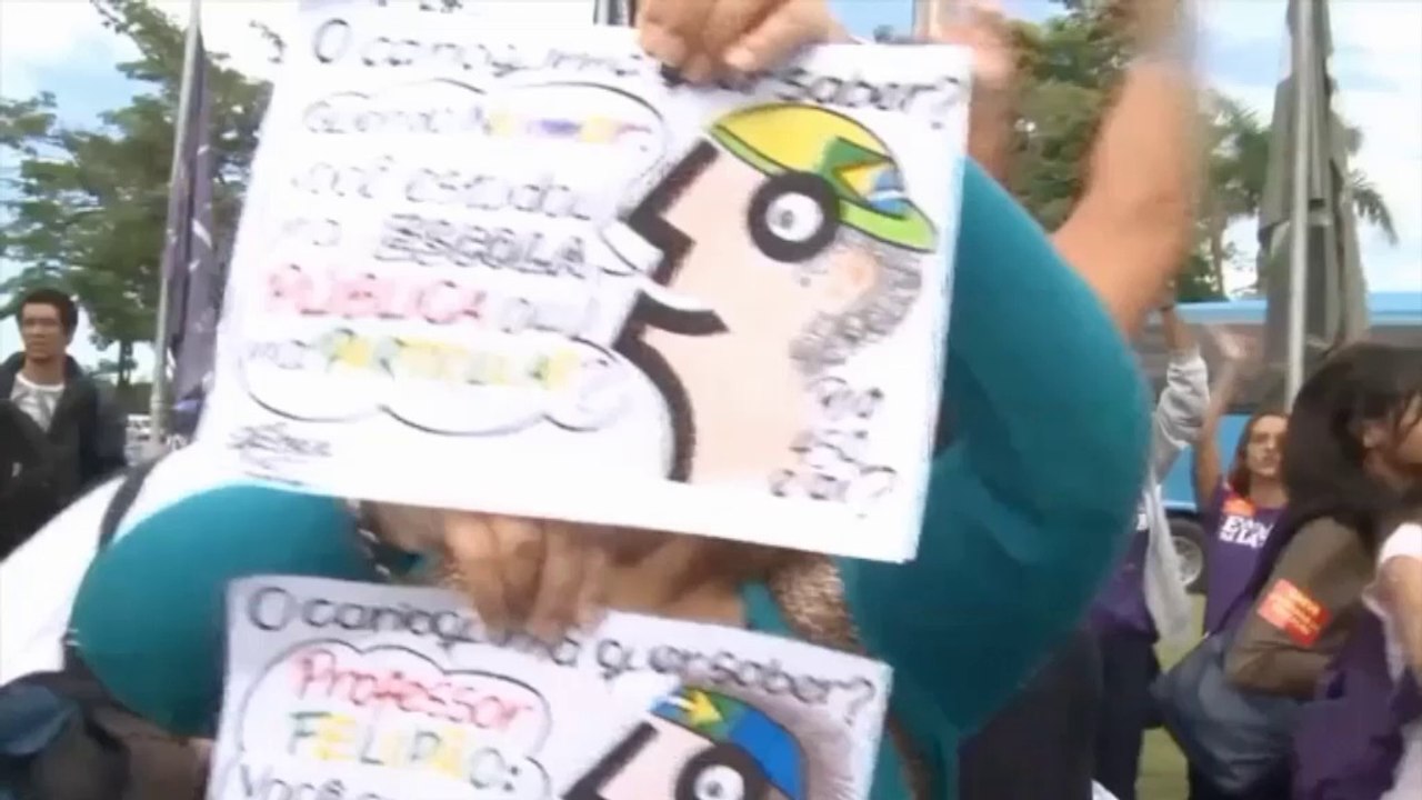 WM 2014: Proteste: Krankenhäuser statt Stadien!