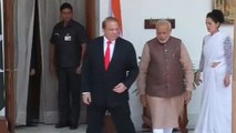 Modi meets Sharif on first full day at work