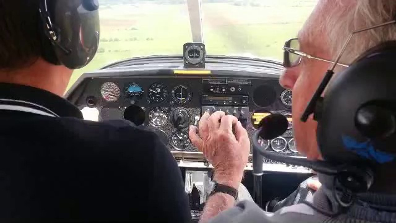 Vol d'entrainement vent de travers DR400 Ced et Roland (FI)