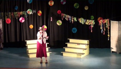 Réjane chante : "Boum, boum..."