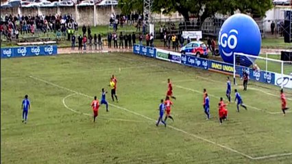 Bolivia. segna e si prende i calci