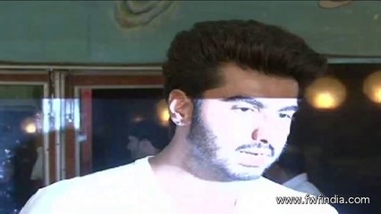 (Kora_News_Full_Track.mp3)AAliya Arjun kapoor karan johar at juhu pvr