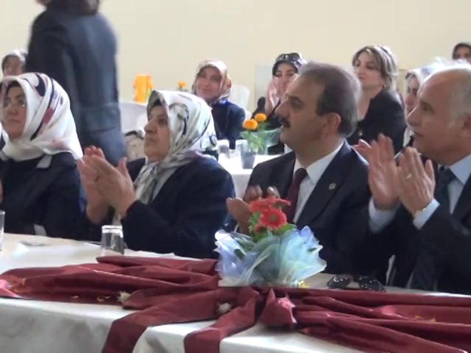 akparti_ilce_teskilati_anneler_gunu_programi_
