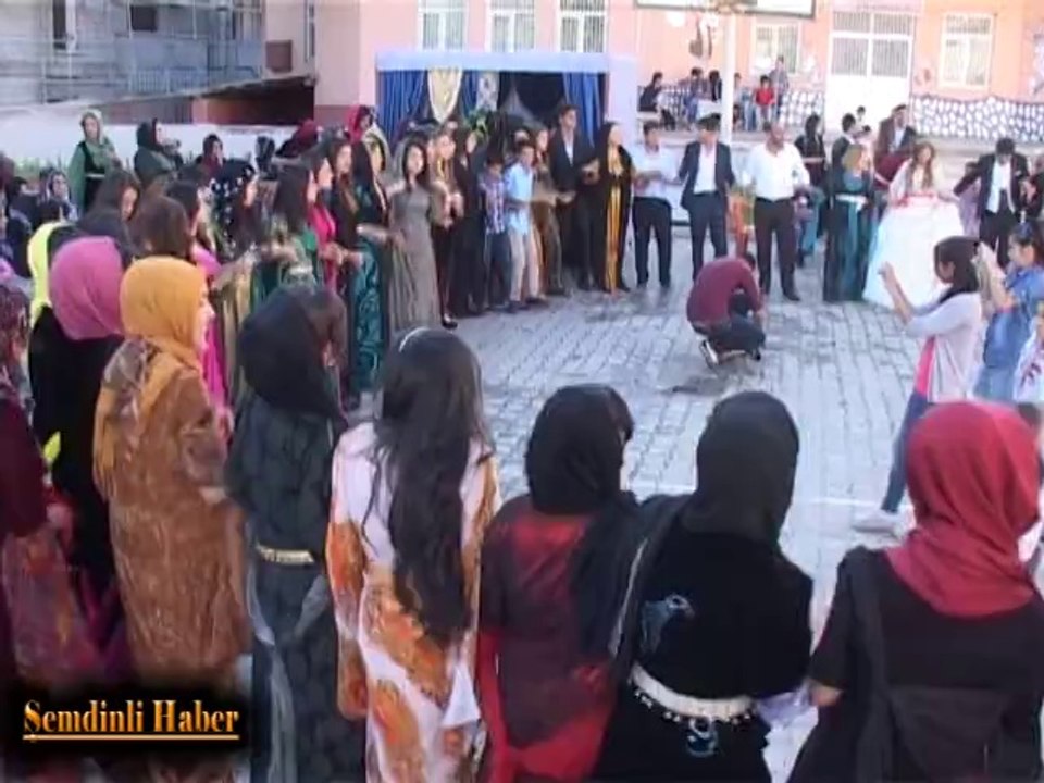 Şemdinli'de çiftçiler düğünü
