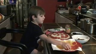 6 Year Old Pizza Maker on cajuntvnetwork.com Kade Makes a Pizza Recipe