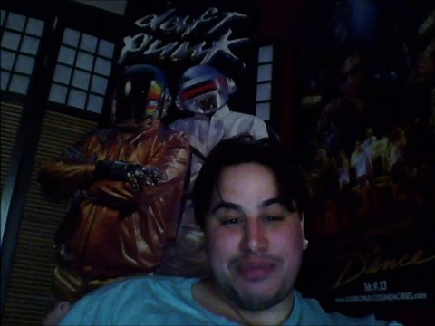 Sébastien Tellier: Une fois, je sortais d'un restaurant avec Guy-Man des Daft Punk. Et eux ils ont des fans purs et durs. Un fan (Daftworld) l'attendait à la sortie, il était en transe, complètement daft.