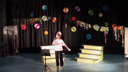 Annick chante : " Jolie môme ".