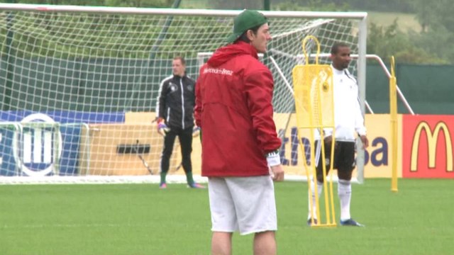 Kaymer offers German football team World Cup advice