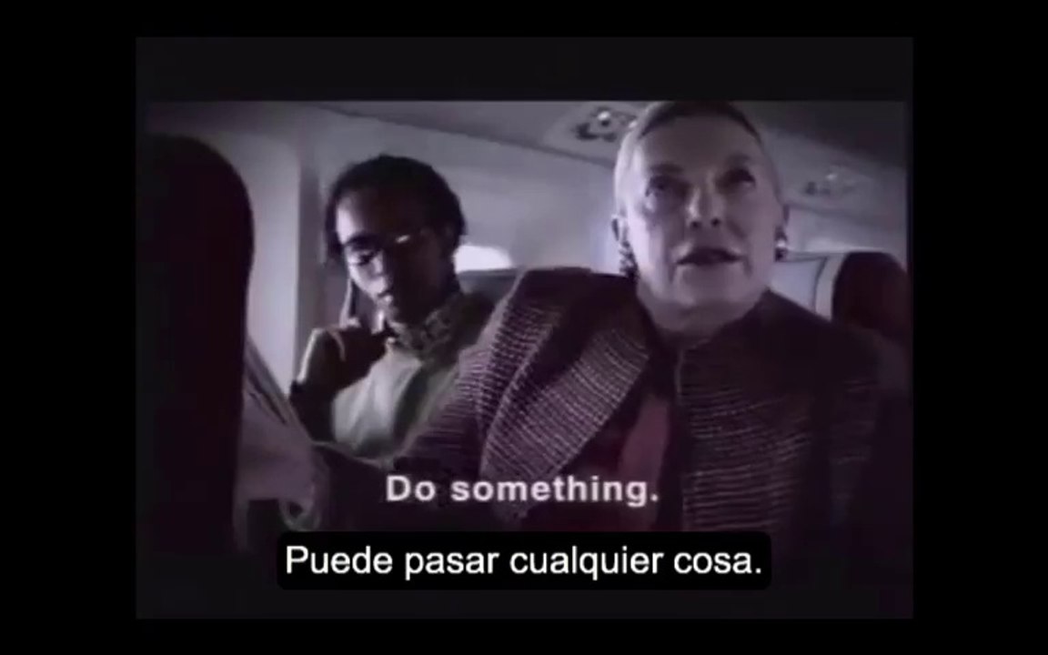 Mulher arma barracada no avião recusando viajar ao lado de um negro e o que o acontece é inesquecível!