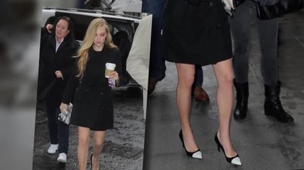 Amanda Seyfried apporte une touche de glamour dans les rues de Londres