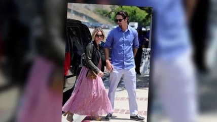 Kaley Cuoco et Ryan Sweeting se montrent câlins à la plage