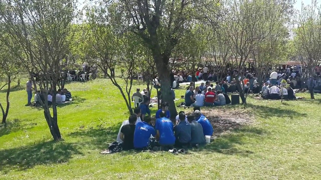 bıçakçılı-yagmur-duası-keskek-ve-pilav-yenmesi-