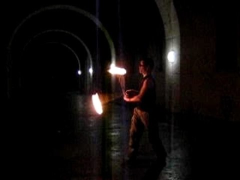 llano : Poï, Bolas session feu - Bruxelles - 111106