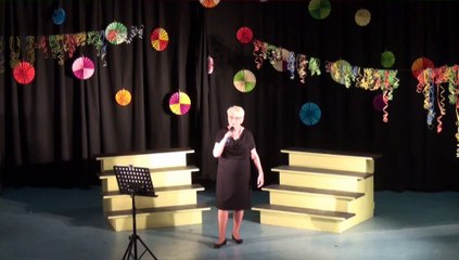 Jacqueline chante : " Mon Dieu ".