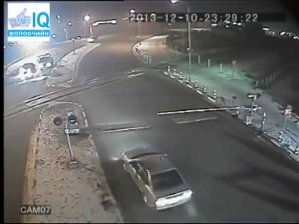 Fails sur des passages à niveau : compilation d'accident de voiture!