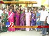 Polavaram villagers protest against merger in Seemandhra