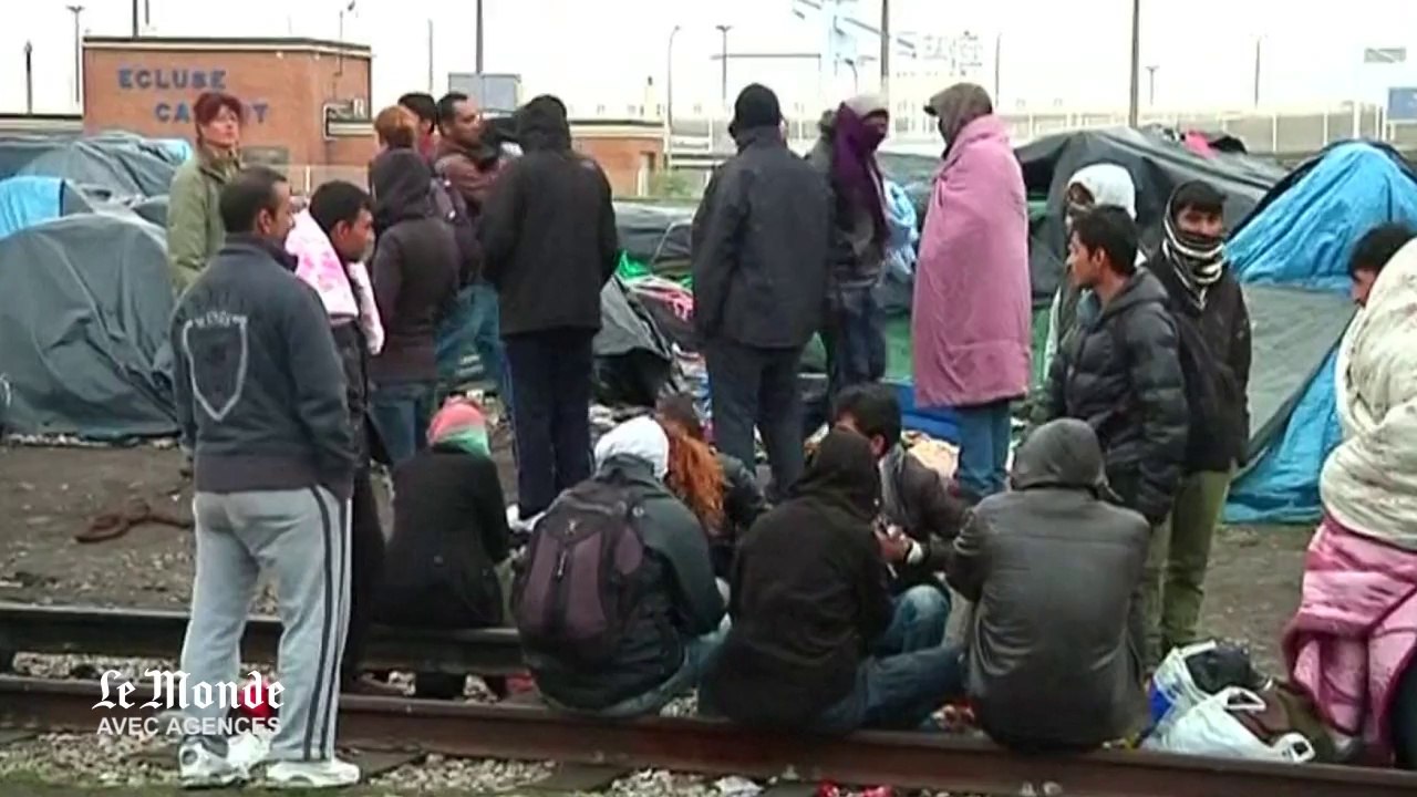 La police évacue un camp de migrants à Calais