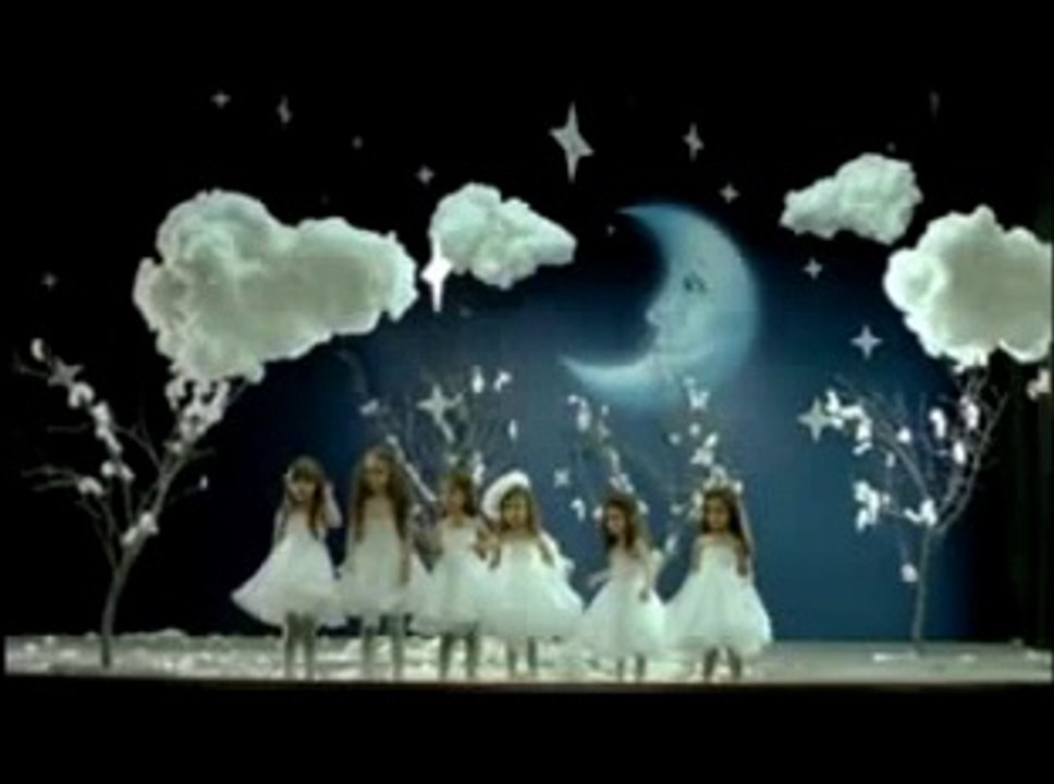 Nancy Ajram - Fi Hagat (Official Clip)نانسي عجرم - في حاجات