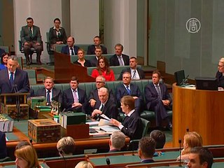 Сенатор в Австралии пришел в парламент с «бомбой»