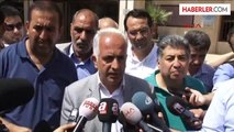 Demirtaş ile Görüşen Aileler Oturma Eylemine Devam Edip Etmeyeceklerine Kendi Aralarında...