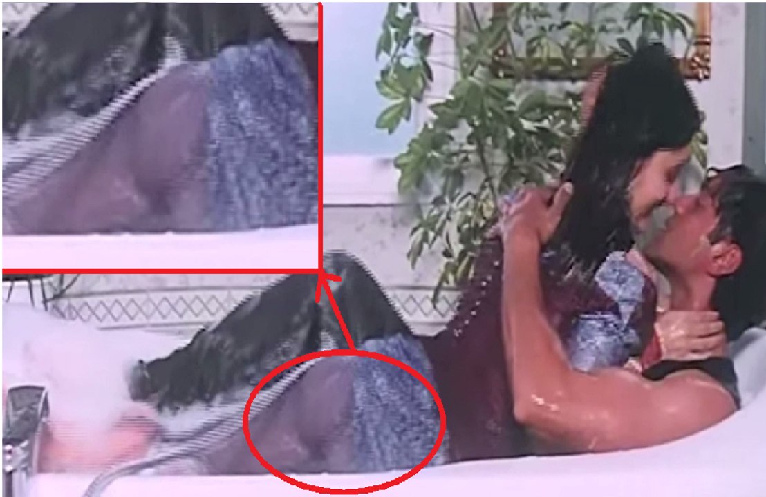 Ajnabee | Kareena Kapoor Wet B00ty Exposed