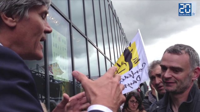 Le ministre de l'Agriculture interpellé par les opposants à «la ferme des 1000 vaches»