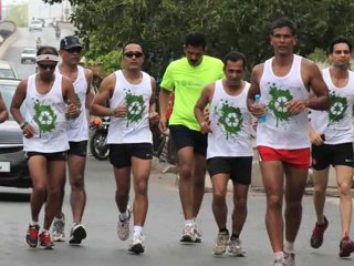 Running obsession- Milind Soman runs 22 km barefoot