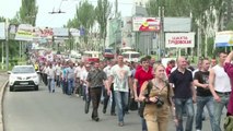 Miners march in Ukraine's coalbelt, waving separatist flags