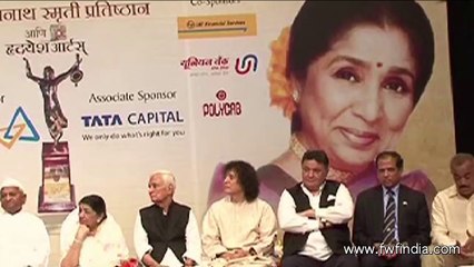 (Urgent_News_Full_Track.mp3) MANY BOLLYWOOD CELEBS AT DINANATH MANGESHKAR SMRITI AWARDS 1