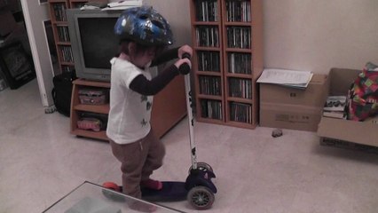 滑板車初體驗  faire la trotinette pour la première fois