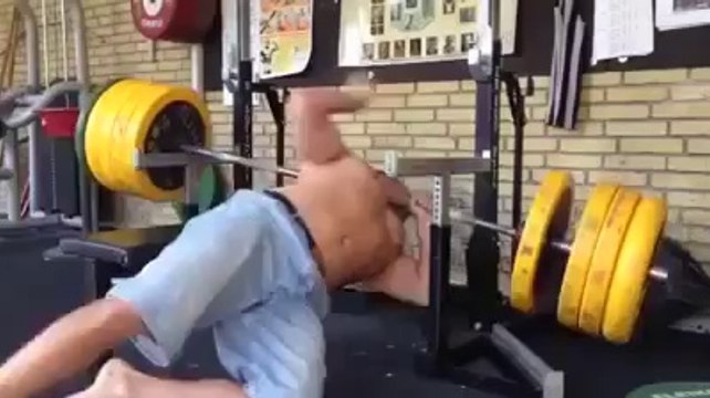 Gros fail en développé couché.. La muscu tout seul : mauvaise idée
