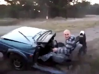 Taksiyi kesmişler can çekişiyo yok boyle araba