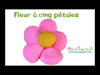 Modelage d'une fleur à pétales