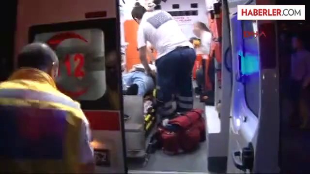 Edirne Otomobilde Sıkışan Sürücüyü İtfaiye Ekipleri Kurtardı