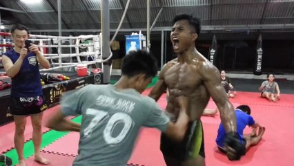 EXTREME PUNCH TEST! Must see!!! Buakaw Banchamek!