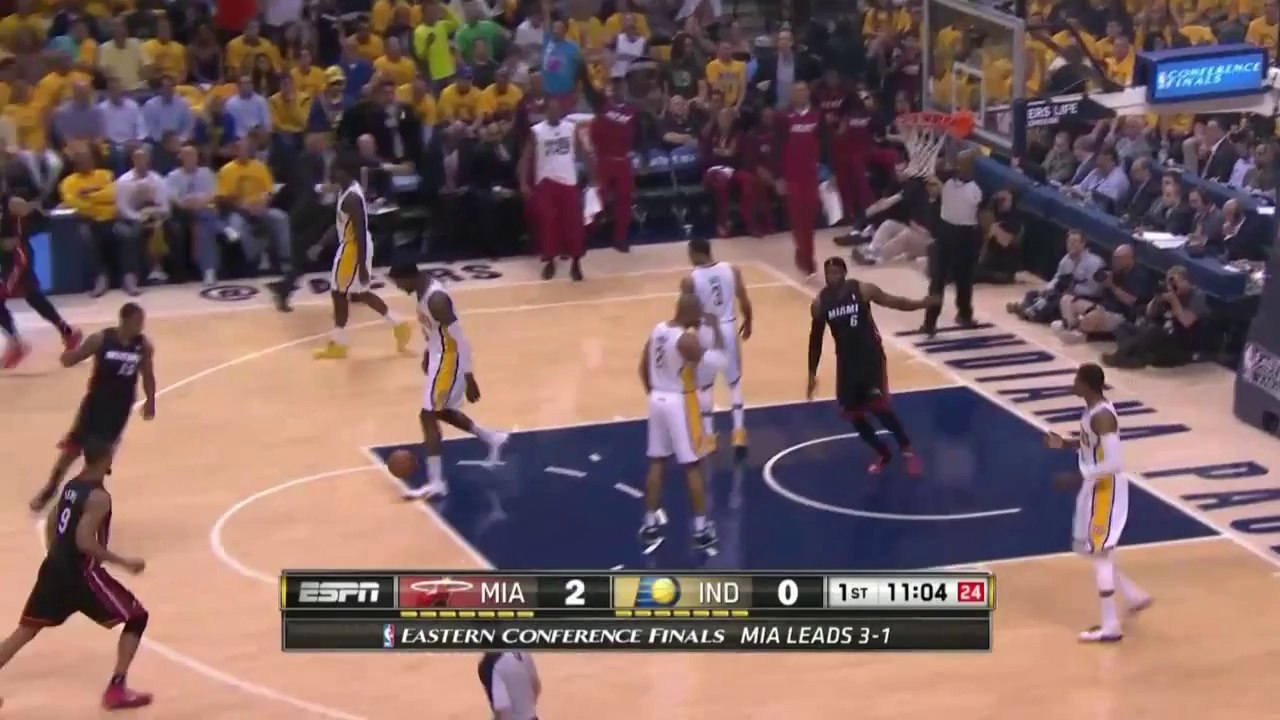 Mario Chalmers pour LeBron James sur la première action du match