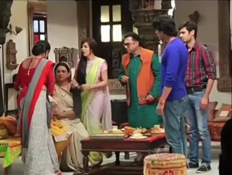 Saraswatichandra : Desai family tries to convince Kabir for marriage - IANS India Videos