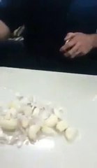 10 Saniyede Sarımsak Nasıl Soyulur?