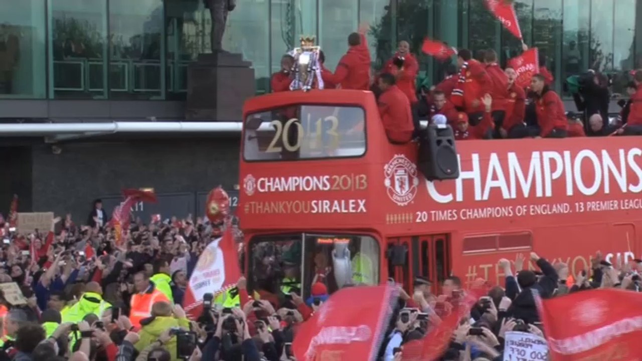 Buccaneers fans pay tribute to Malcolm Glazer