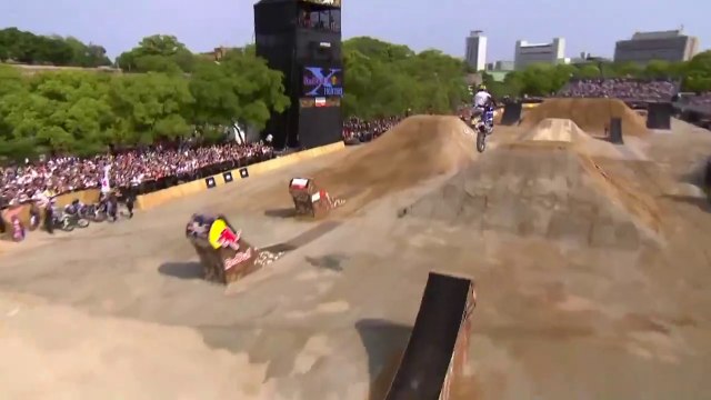 Les plus gros tricks en FMX par les RED BULL X-Fighters! Osaka 2014
