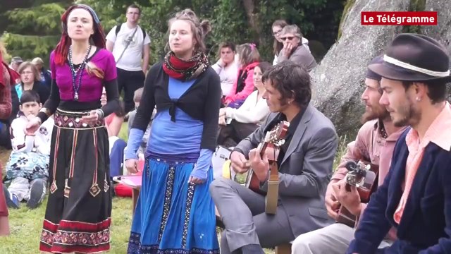 Pleyber-Christ (29). Des milliers de randonneurs au Tro Menez Are