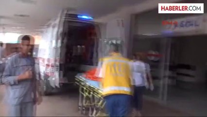 Genç Kız Jiletle Bileğini Kesti
