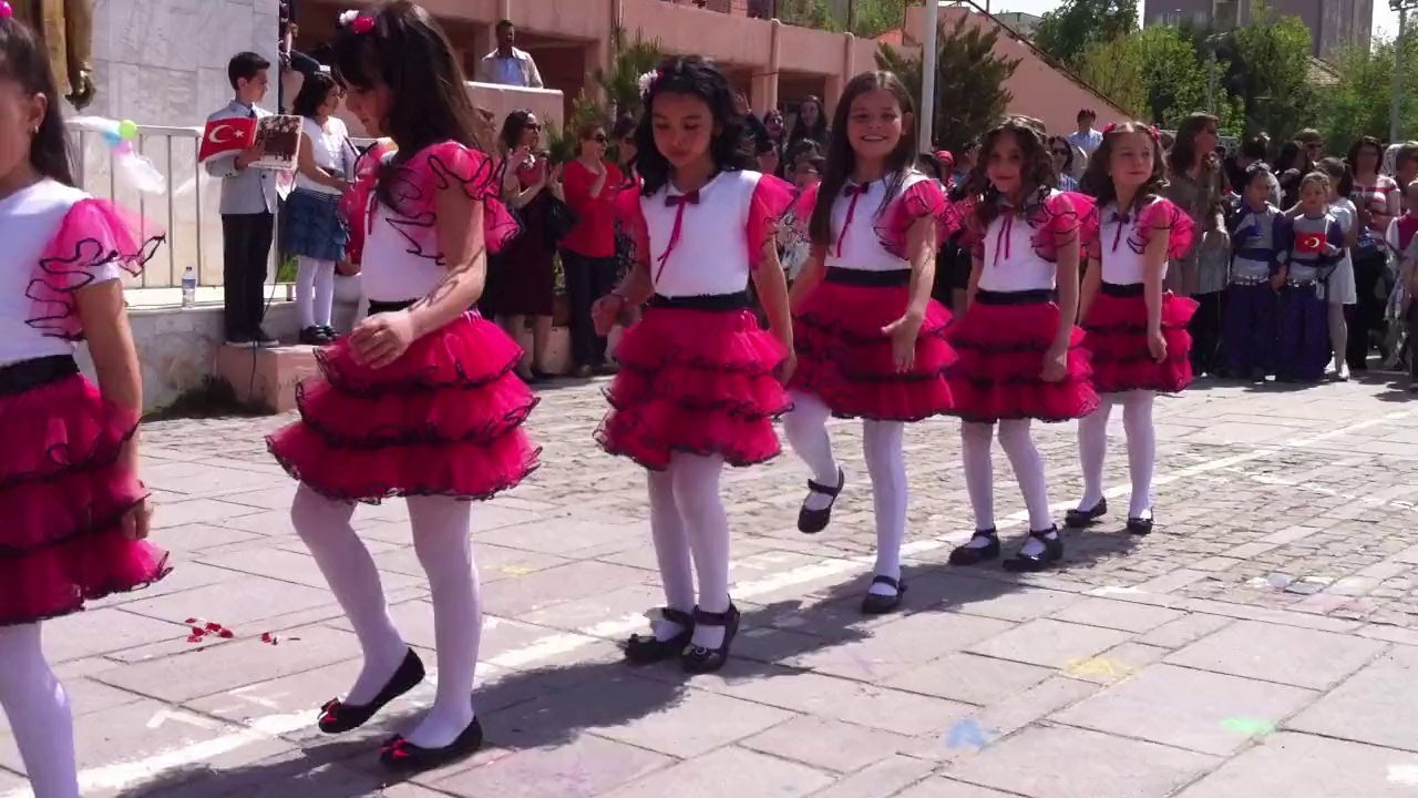 23 Nisan 2014 TOKİ İlköğetim Okulu 2H Sınıfı Gösterisi