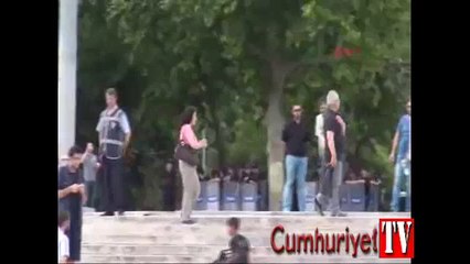 Gezi parkı bariyerlerle çevrildi