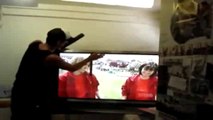 Como reparar un televisor LCD con un bate de beisbol