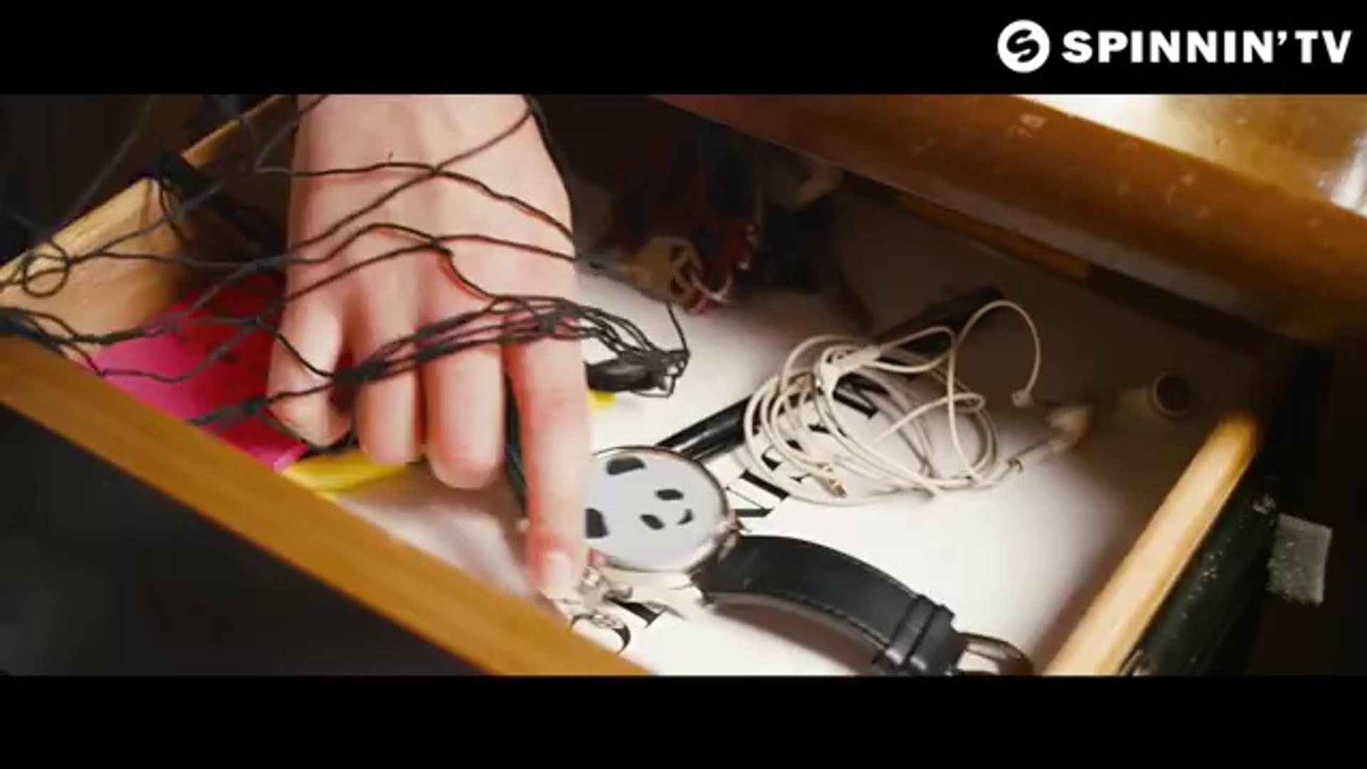 ⁣R3HAB   DEORRO - Flashlight (Official Music Video) - YouTube