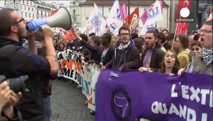 Fransa'da öğrenciler Le Pen'e karşı meydanlara indi