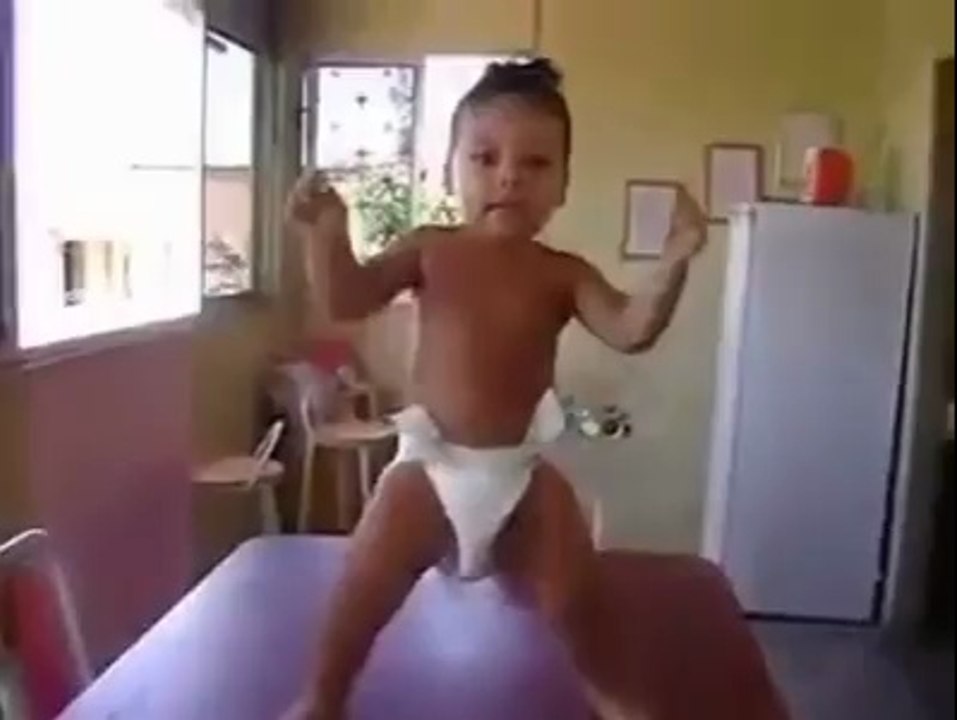 Bu bebek kesin dansçı olacak