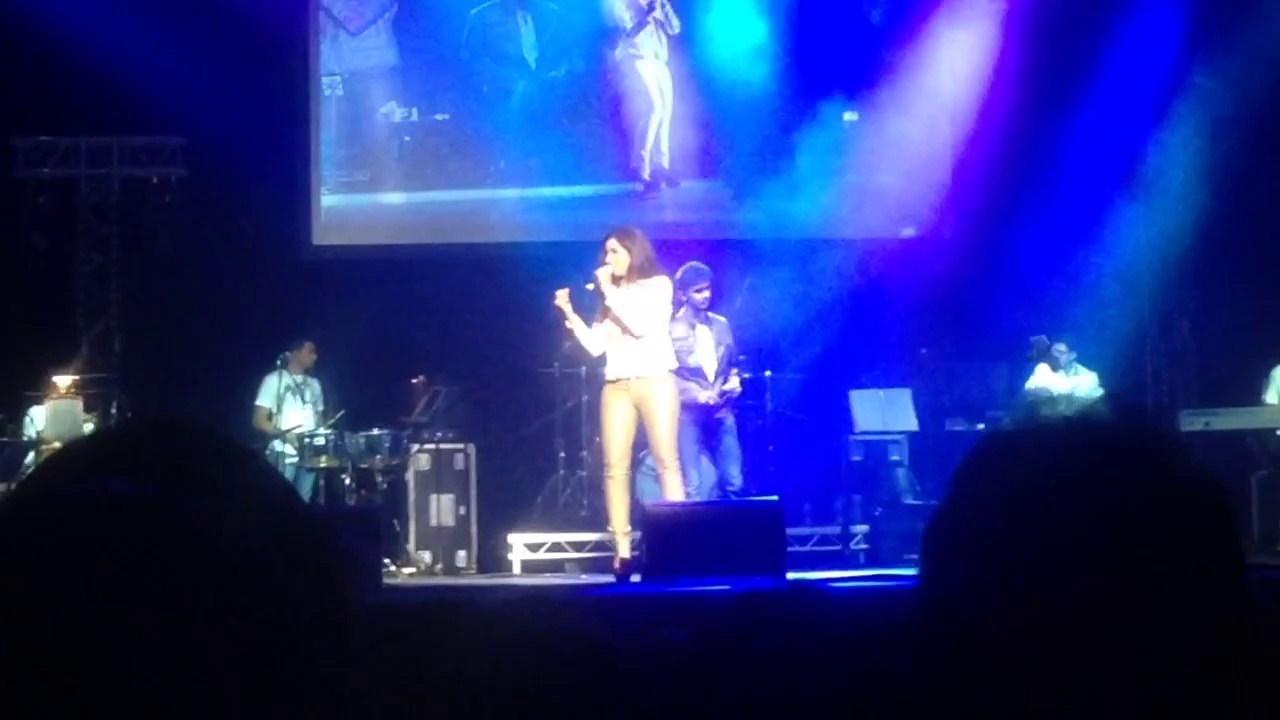 Shreya ghoshal live @o2 Apollo Manchester