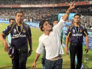 IPL 7: SRK hugged Preity Zinta on field - IANS India Videos